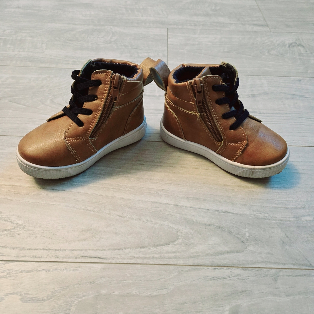 Kids Tan High-Top Sneakers Size 5